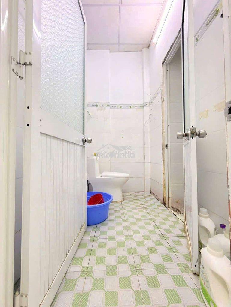 Cho thuê nhà đường quốc lộ 50 > dt.4m×12 } 1 lầu 2 phòng 2 toilet. - Ảnh 4