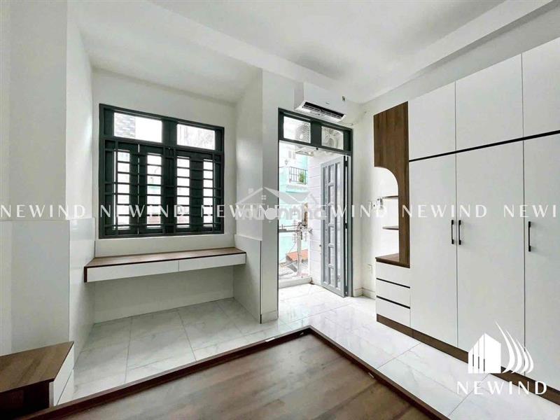 Căn hộ tách bếp có ban công full nội thất trống sẵn ở liền được