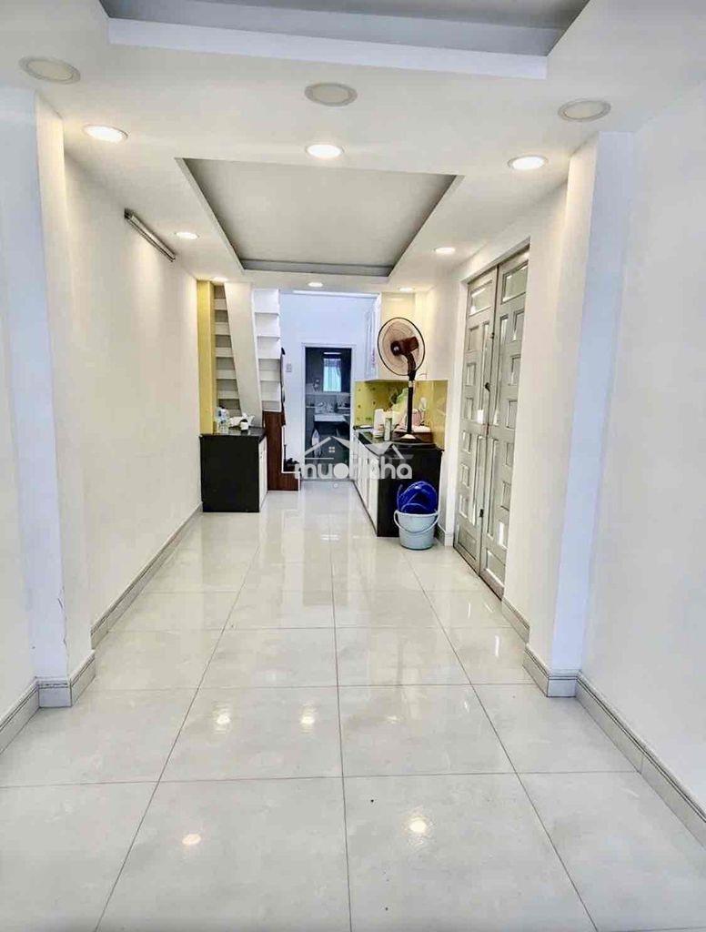 Nhà mới đẹp, 2 tầng, căn góc rộng thoáng, sẵn 3m. lạnh, sân xe ok - Ảnh 2