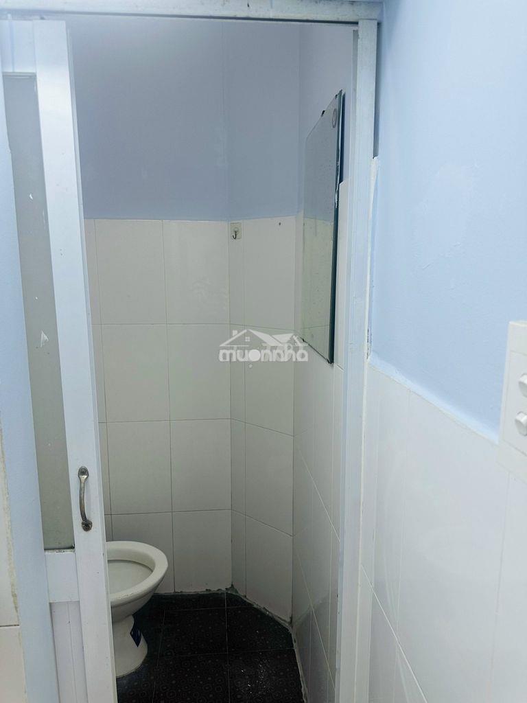 Bán nhà trọ 3 mặt tiền hẻm - 8 phòng luôn luôn đầy khách thuê - Ảnh 3