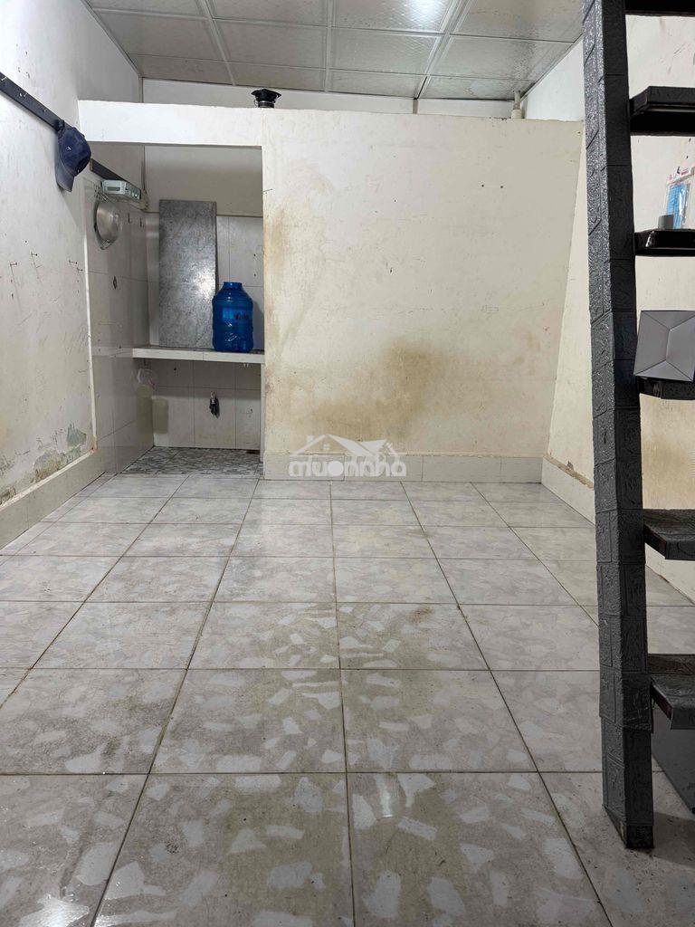 Nhà cho thuê 15m2 đúc 1 tấm giá 1,6tr/ tháng.sau mặt tiền huỳnh thị na - Ảnh 3