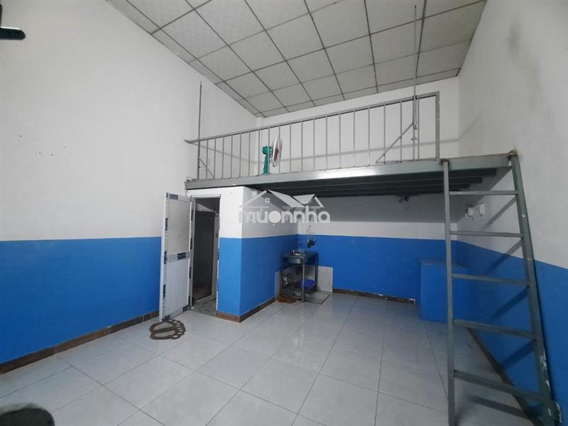 Phòng *** 30m2 có gác, máy lạnh hẻm 652 quốc lộ 13 gần vạn phúc