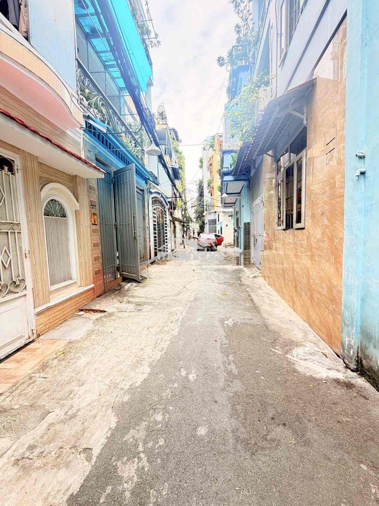 Ngay công viên gia định, hẻm xe hơi thông, 3 tầng, 4.9m x 13m, 8.8 tỷ