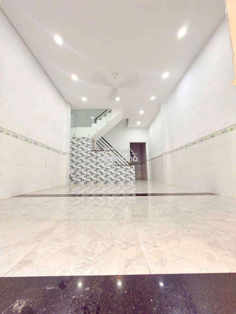Cho thuê nhà đường quốc lộ 50 > dt.4m×12 } 1 lầu 2 phòng 2 toilet.