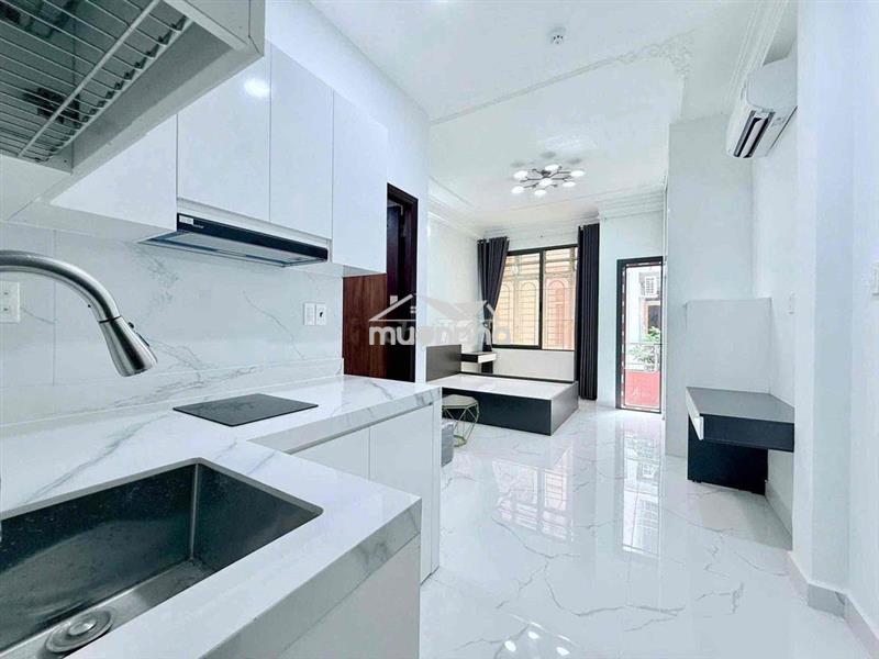Studio rộng 30m2 - có ban công - ngay vòng xoay dân chủ