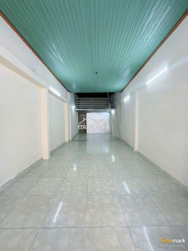 Cho thuê nhà trống suốt ngay ngã tư trung chánh