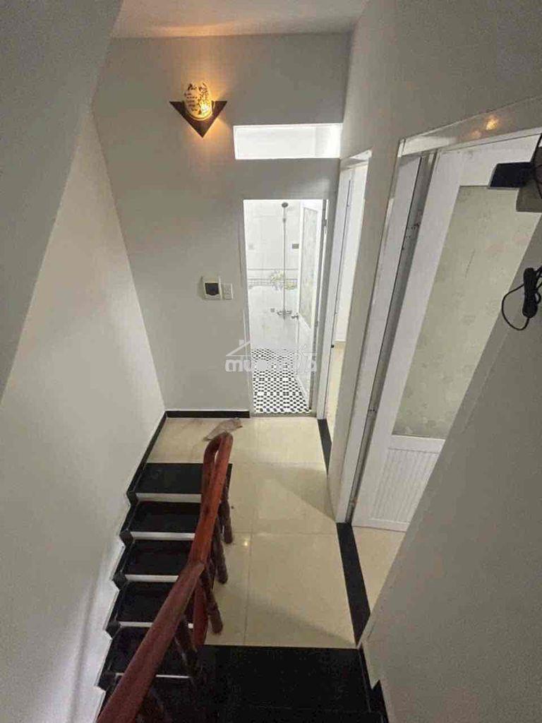 Nhà 2 lầu hẻm xe hơi gần chợ - Ảnh 3