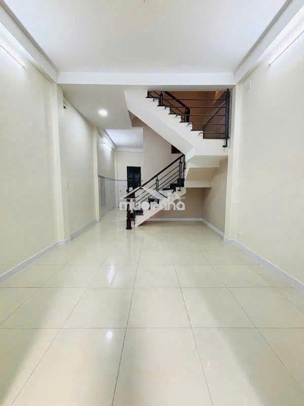 Nhà mới dọn vô ở ngay - lạc long quân - hxh - 3 tầng - 4pn - chỉ 15tr - Ảnh 3