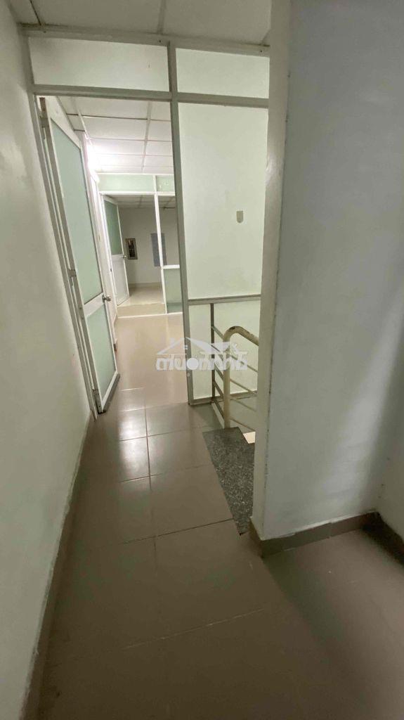 Nhà 1 trệt 1 lầu 2wc rộng rãi