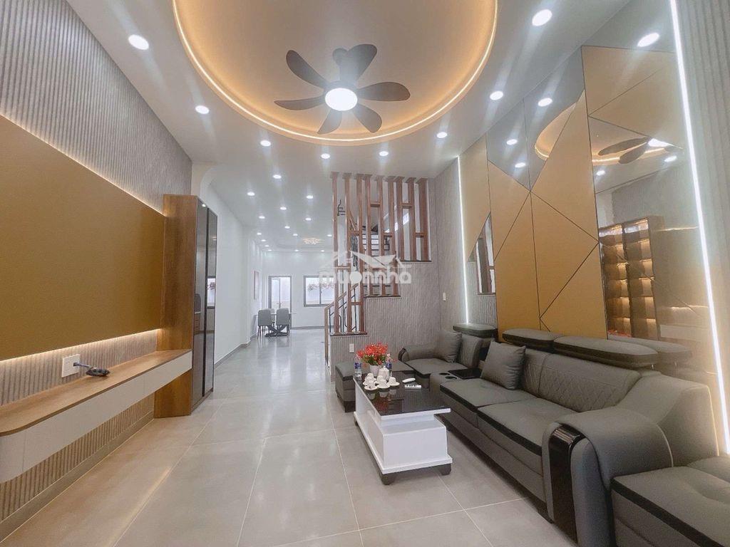 Bán nhà ngay chợ hiệp bình 3 tầng full nội thất 60m2 giá 5.5 tỷ (tl) - Ảnh 2