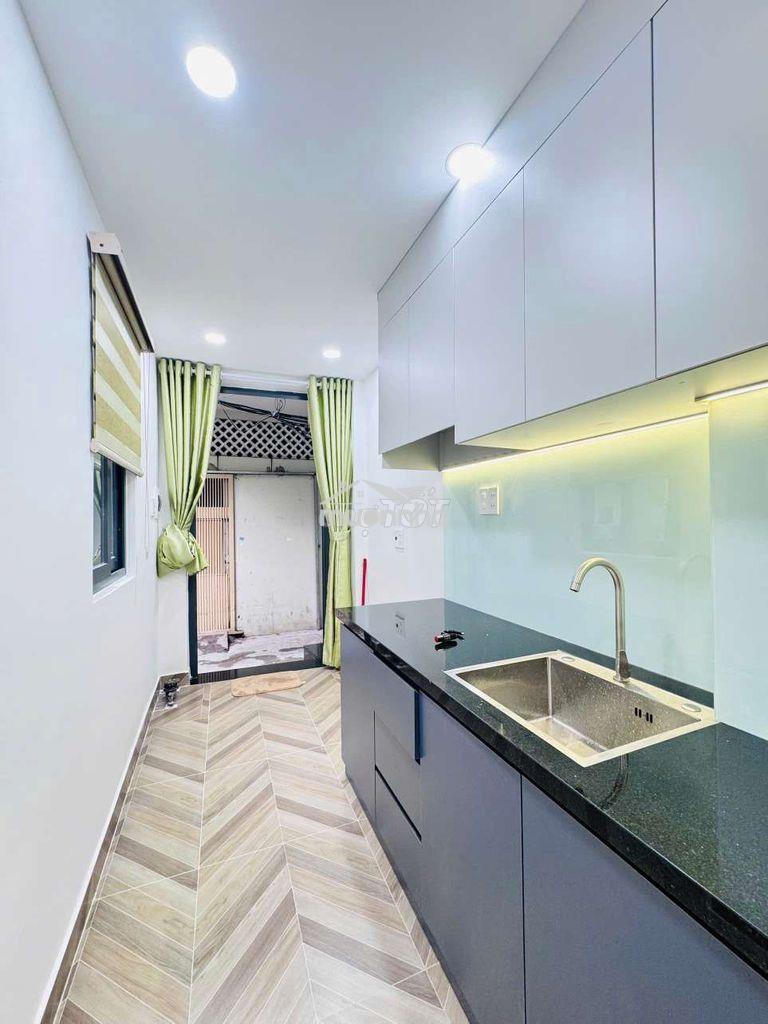 Nhà mới sửa. sân rộng. 2pn 2wc ngay ngã tư phú nhuận - Ảnh 2