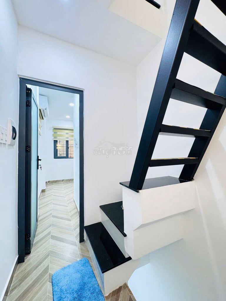 Nhà mới sửa. sân rộng. 2pn 2wc ngay ngã tư phú nhuận