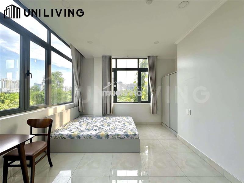 Studio full nội thất gần trần não - cửa sổ trời lớn